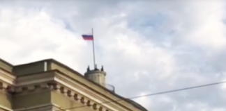 Над Донецком подняли российский флаг