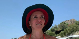 50-летняя Светлана Бондарчук опубликовала фото в бикини с пляжного отдыха в Турции