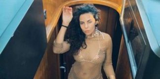 Фото Насти Каменских в купальнике породило слухи о беременности певицы