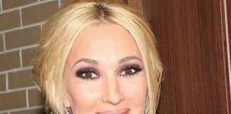 Лера Кудрявцева выложила редкое фото со взрослым сыном и годовалой дочерью