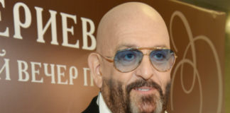 Михаил Шуфутинский сорвался на журналиста на церемонии прощания с Вилли Токаревым