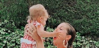 Нюша поделилась умилительным фото с 9-месячной дочерью