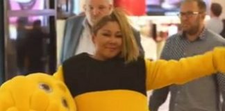 Пчёлка Цойка к полёту готова: Анита Цой ради батла пошла на смерть в костюме пчелы