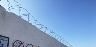 В Севастополе пляж обнесли колючкой, теперь как тюрьма!