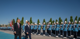 Ай, да Зеленский! Вовне всех строит, внутри Украины обещает экономический скачок!