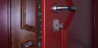 Ремонт входных металлических дверей – ключевые особенности, варианты решения проблемы