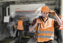 Подъем тяжелых грузов автокраном в СПб