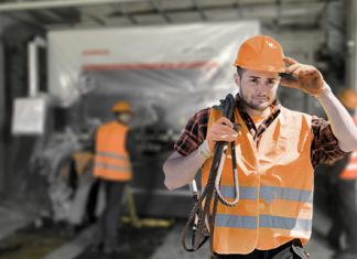 Подъем тяжелых грузов автокраном в СПб