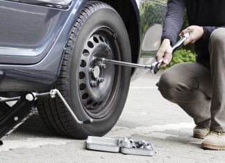 Как правильно провести замену колес в дороге?