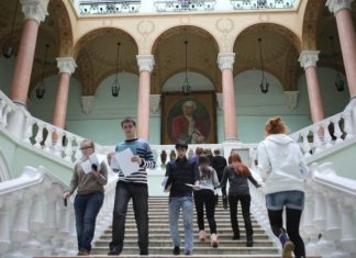 Глава Рособрнадзора Анзор Музаев: Портфолио станет альтернативой ЕГЭ