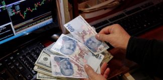 Курс турецкой лиры упал до 16,19 за доллар