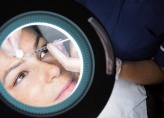 Морщины исчезли, но стал косить глаз — какие «уколы красоты» могут изуродовать