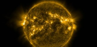 Мощные вспышки фиксируют на Солнце четвертый день подряд