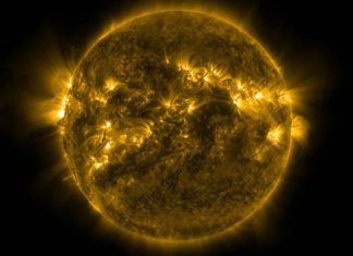 Мощные вспышки фиксируют на Солнце четвертый день подряд
