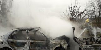 На Днепропетровщине две легковушки столкнулись лоб в лоб и загорелись