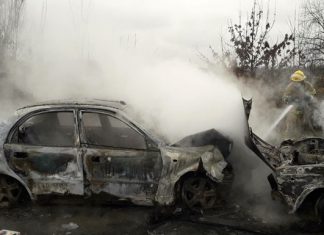 На Днепропетровщине две легковушки столкнулись лоб в лоб и загорелись