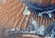 Российские ученые обнаружили рекордные залежи льда на Марсе