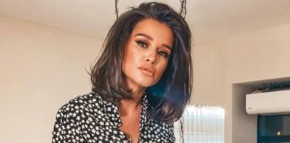 Телеведущая Ксения Бородина показала плоский живот в танце перед зеркалом