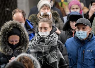 Ученый назвал людей, к которым коронавирусу сложно подобраться