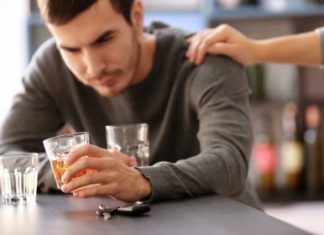 Как помочь алкоголику выйти из запоя: помощь на дому
