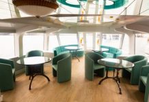 Праздник на теплоходе: условия аренды судна в Санкт-Петербурге