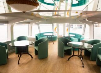 Праздник на теплоходе: условия аренды судна в Санкт-Петербурге