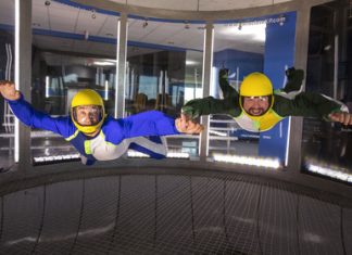 Полет в аэротрубе: отдых для любителей экстрима