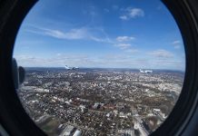 Полет на самолете над Санкт-Петербургом: необычная экскурсия по городу