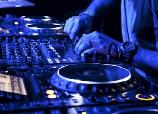 Подборка популярных музыкальных хитов для прогулок: какую музыку выбрать?