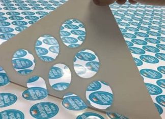 Печать наклеек с логотипом: преимущества и варианты использования