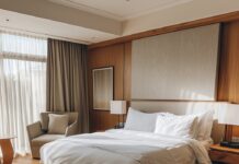 Скрытый плинтус: эстетика и функциональность в современном интерьере