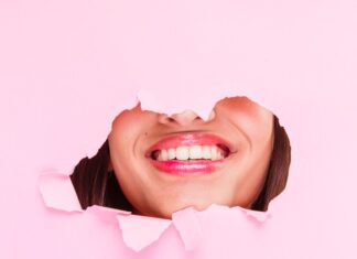 Путь к совершенной улыбке: Все, что вам нужно знать об имплантации зубов в Алматы