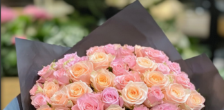 Роскошный букет роз: воплощение элегантности и глубины эмоций