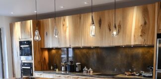 Прочный пол с кварцвиниловой плиткой