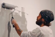 Чем отличается акриловая эмаль от обычной