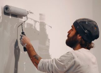 Чем отличается акриловая эмаль от обычной