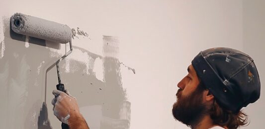 Чем отличается акриловая эмаль от обычной