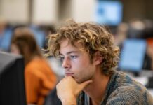 Scratch для детей: Открой мир программирования и творчества!